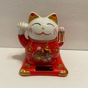 Solar Porcelain Lucky Hands Waving Fortune Cat-- Business is booming